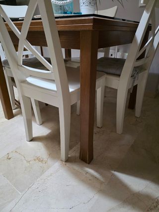 Mesa extensible Ikea madera y cristal + 4 sillas