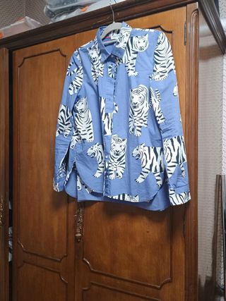 Camisa de mujer con estampado de tigres