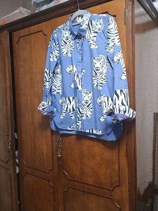 Camisa de mujer con estampado de tigres