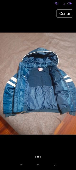 Anoraka azul marino con capucha para niño