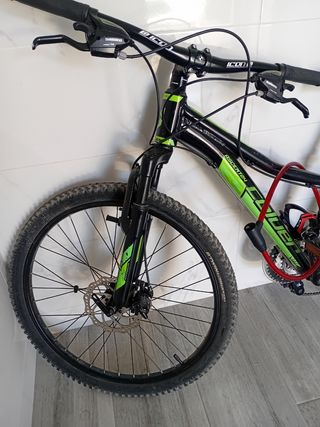 Bicicleta Montaña Negra y Verde