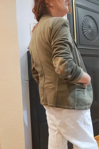 Americana verde caqui desgastada algodón