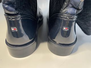 Botas de agua Tommy Hilfiger azul y oro