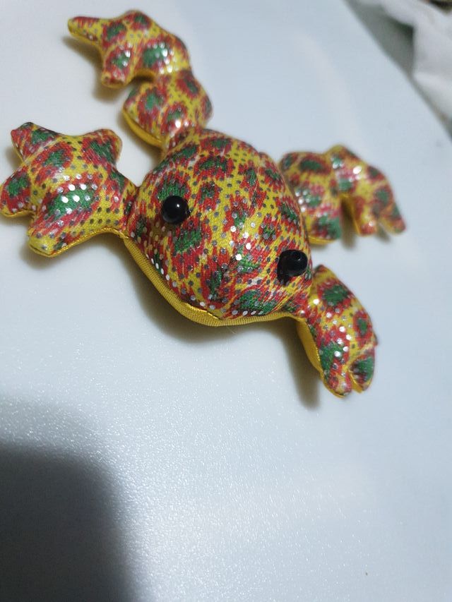 Juguete de peluche con lentejuelas sapo o rana.