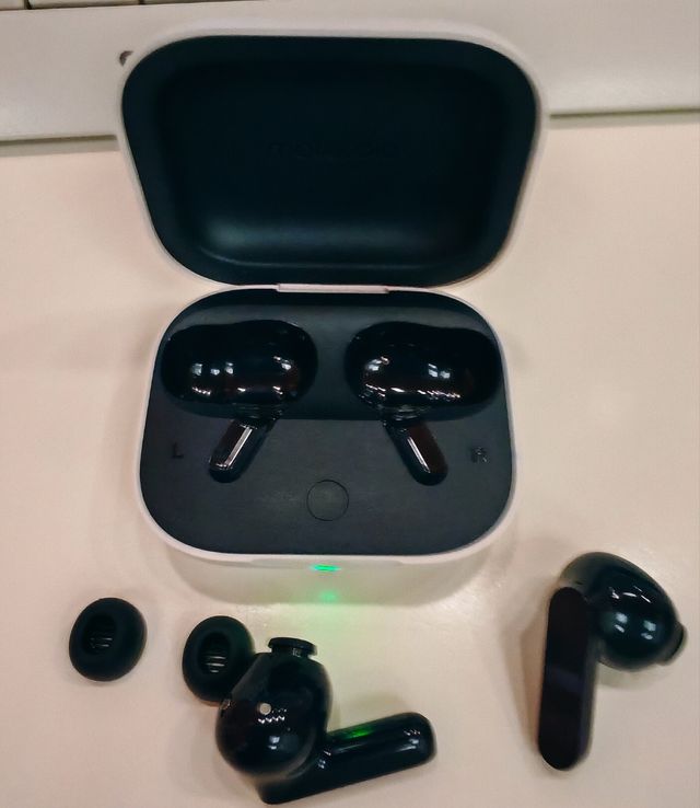 Auriculares Motorola Moto Buds