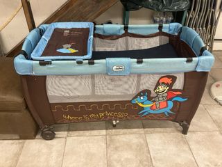 Cuna de viaje / parque de juegos