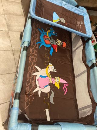 Cuna de viaje / parque de juegos