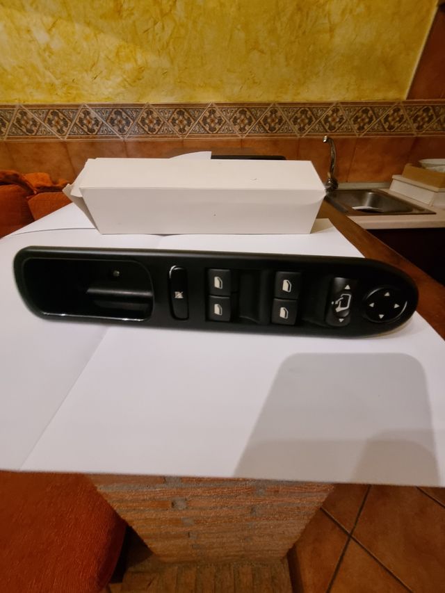 Mando Elevalunas Peugeot 307cc.
Parasoles 
Cortina