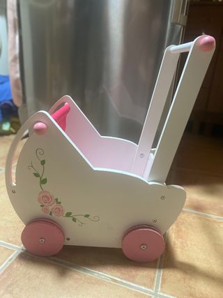 Carrito de madera para muñecas