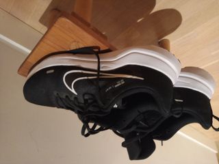 Zapatillas Nike Running Negras y Blancas