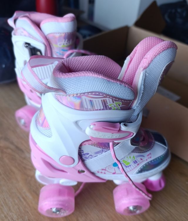 Patines infantiles Hikole rosas y blancos.