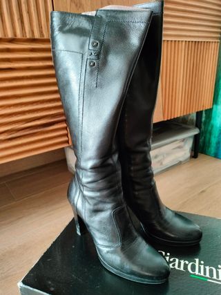 Stivali in vera pelle NeroGiardini tacco alto