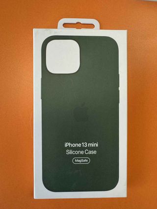 Custodia mini in silicone Clover per iPhone 13