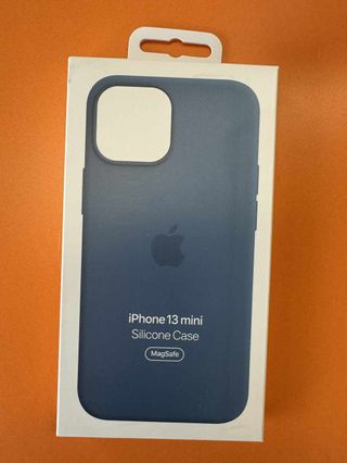 Custodia in silicone blu nebbia per iPhone 13 mini