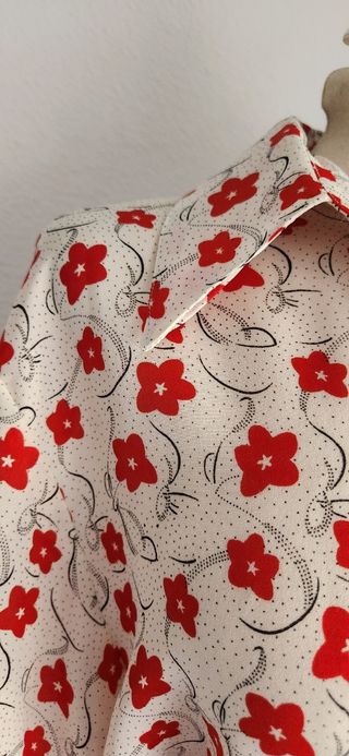 Blusa Vintage Flores Rojas
