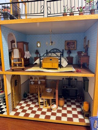Casita de muñecas detallada