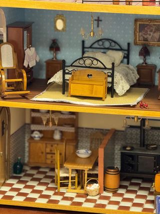 Casita de muñecas detallada