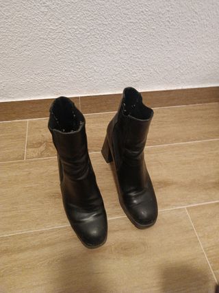 Botines tacón negros Stradivarius Talla 39