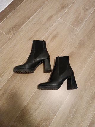 Botines tacón negros Stradivarius Talla 39