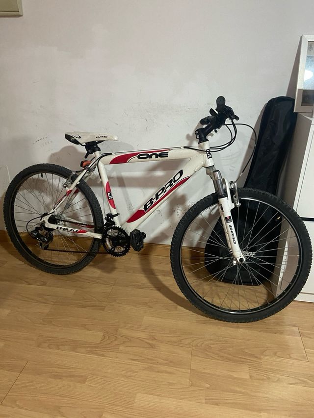 Bicicleta Montaña 26 B-PRO ONE Blanca/Roja