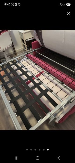 Sofá cama rosa de tela