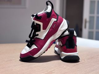 Zapatillas bota tipo baloncesto. T38