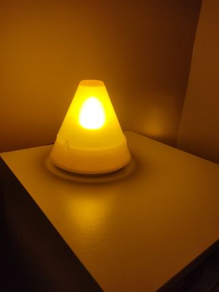 Lampada da comodino gialla
