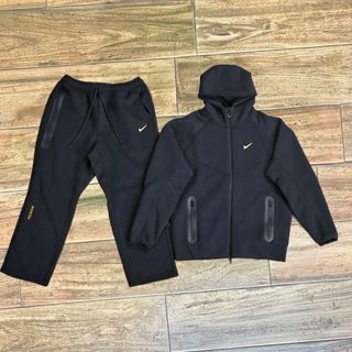 Conjunto Nike Tech Fleece NOCTA Negro Amarillo