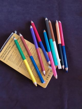 Set materiale scolastico: matite, fogli