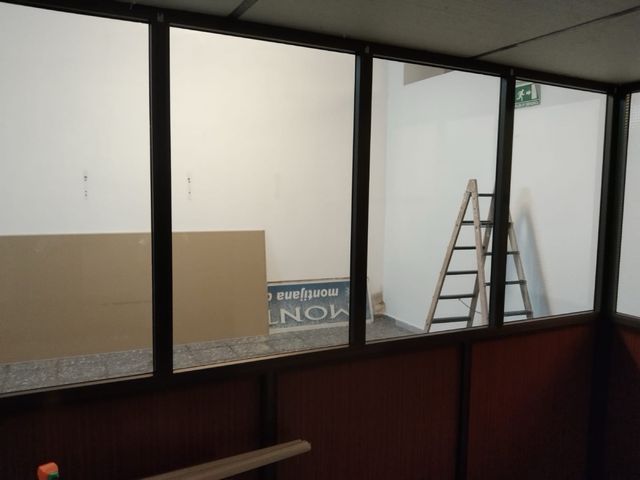 Cierre oficina aluminio y cristal