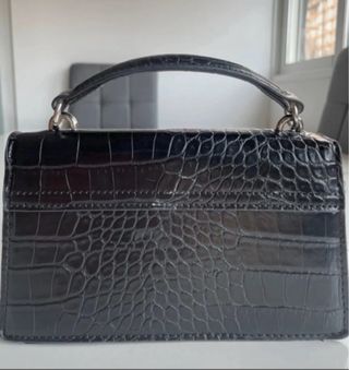 Bolso de mano Pull&Bear negro efecto piel