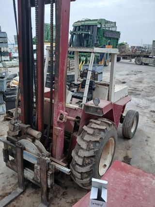 Montacargas Manitou con papeles