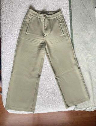 Pantalón traje Stradivarius verde