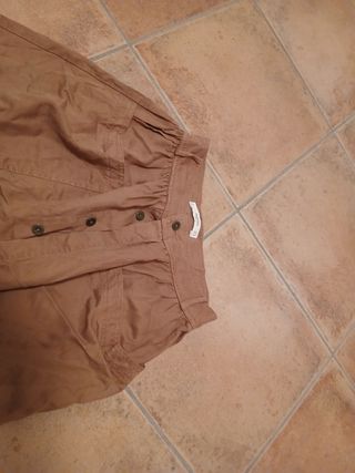 Gonna marrone con bottoni