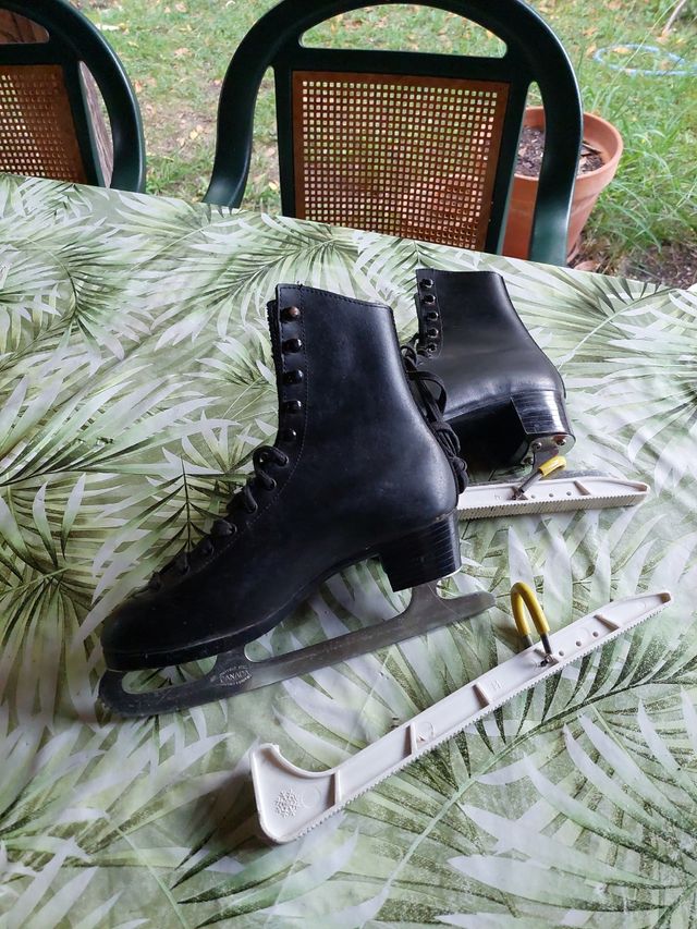 Patines de hielo de cuero negros