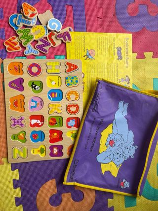 Puzzle de madera con letras y dibujos