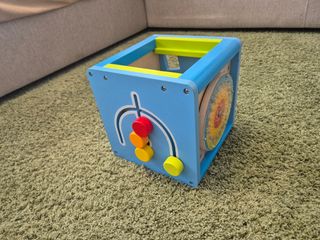 Cubo de actividades de madera para niños