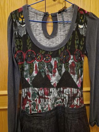 Vestido minifalda vaquera y camiseta estampada