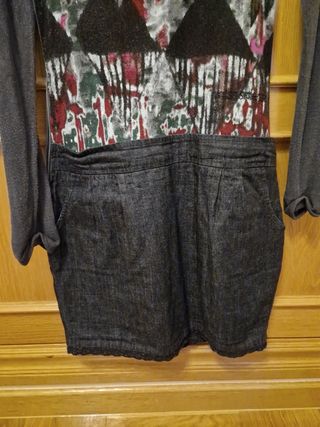 Vestido minifalda vaquera y camiseta estampada