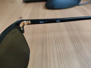 Gafas de sol Ray-Ban Clubmaster negras y doradas
