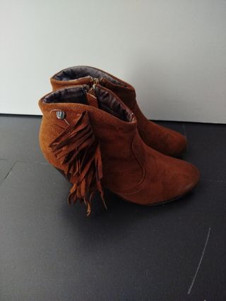 Botines marrones con flecos talla 36