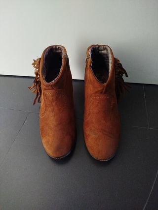 Botines marrones con flecos talla 36