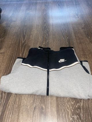 Chaqueta Nike Tech Fleece 

