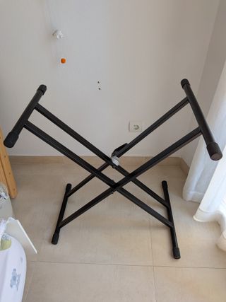 Soporte para teclado electrónico. Buen estado.