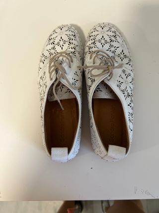 Zapatos Sandra Fontan blancos calados