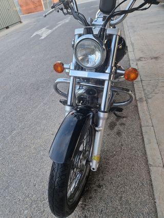 Suzuki LC Intruder 250 color negro