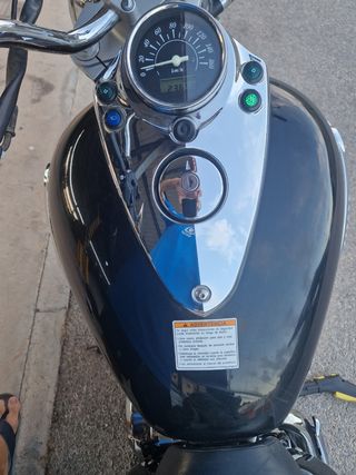 Suzuki LC Intruder 250 color negro