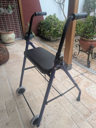 Andador plegable con asiento