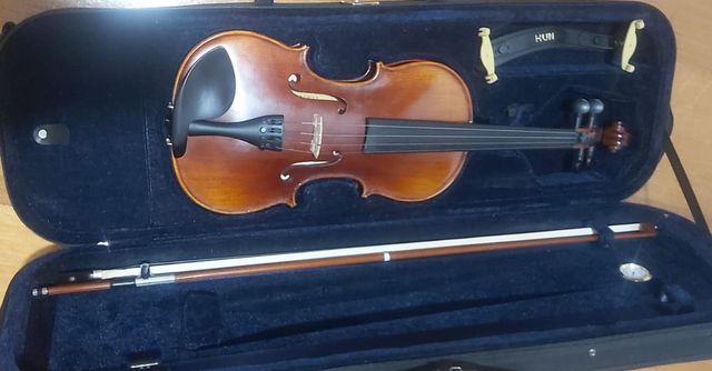 Violín 4/4 con estuche y arco