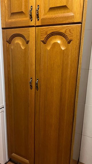 Puerta de madera con cristal